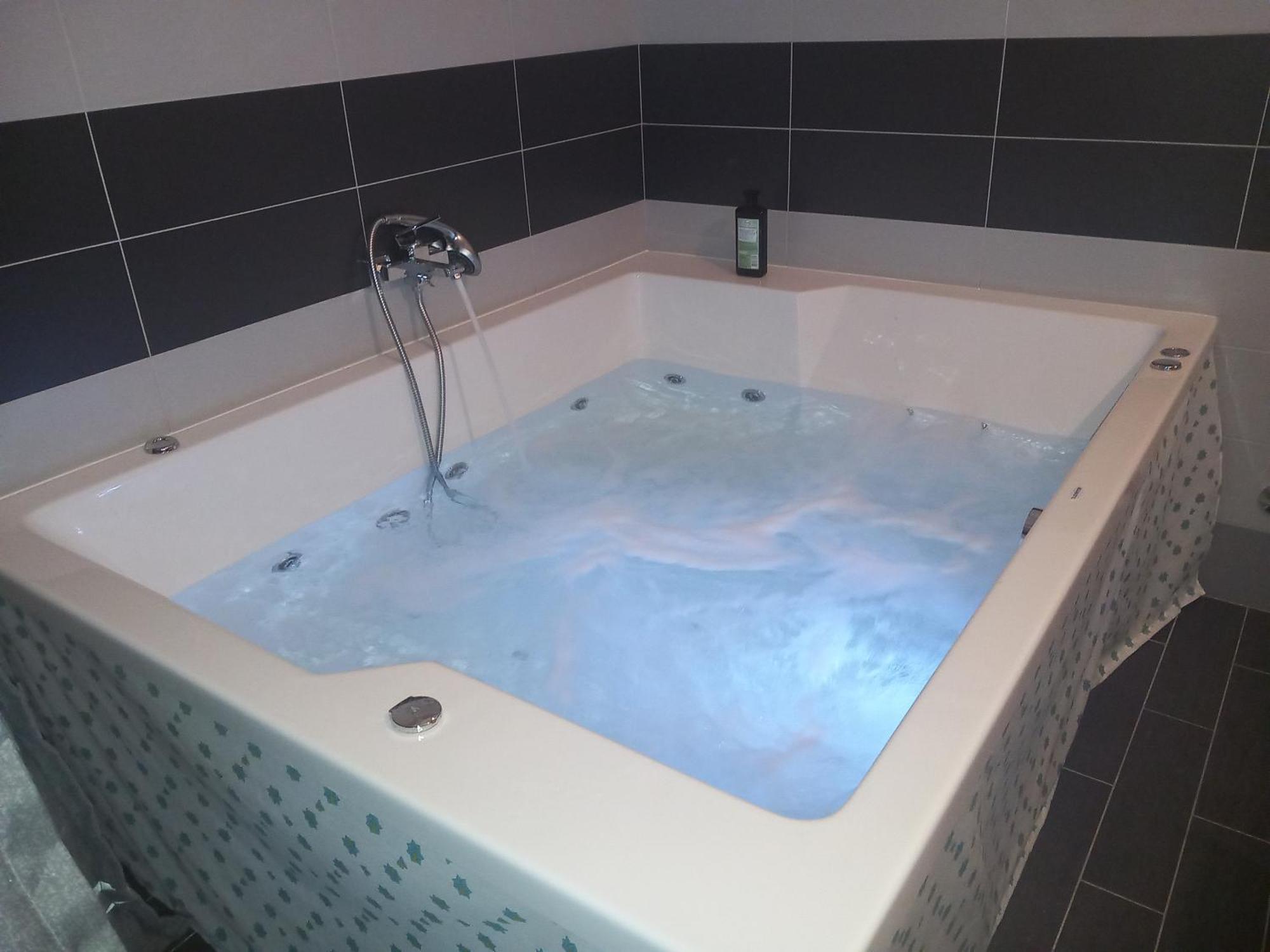 Barbara S Jacuzzijem Za Dvoje- Rijeka *